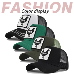 Veelkleurige mesh truckerpetten met haan-patches en ademend plastic roosterontwerp