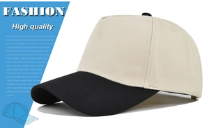 Detailansicht der 5-Panel-Baseballkappe mit beiger Krone und schwarzem gebogenen Schirm