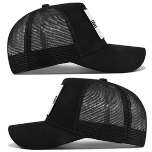 Vues latérales détaillées d'une casquette trucker noire avec mesh respirant et écusson