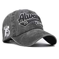Détail de la casquette vintage en coton délavé avec broderie 3D Always '75 de qualité