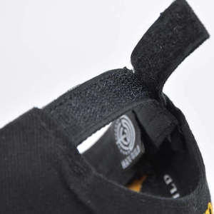Tactical baseball cap in black canvas featuring adjustable Velcro strap and embroidered badge