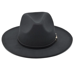 Klassieke zwarte wollen fedora hoed met platte rand en leren band met gouden gesp detail