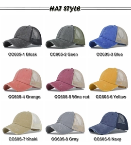 Detailansicht von neun Farben der distressed Pferdeschwanz-Baseballkappen mit Mesh