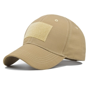 Détail de la casquette tactique kaki avec tissu ripstop et surface velcro à l'avant