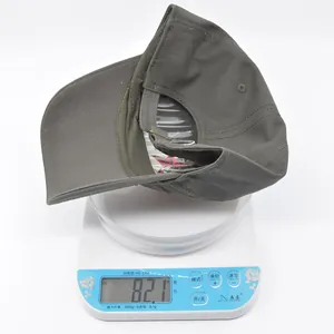 Digital scale showing the lightweight 82.1g weight of the olive green cotton baseball cap