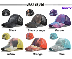 Detailansicht von Tie-Dye Trucker-Caps mit Pferdeschwanz-Loch in sechs bunten Verläufen