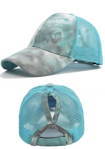 Detail der Tie-Dye Mesh-Basecap mit atmungsaktivem Rückteil und Pferdeschwanz-Loch