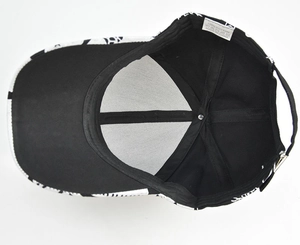Vue macro détaillée de la doublure 100% coton et de l'étiquette de soin de la casquette