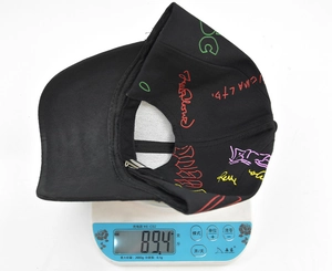 Display del peso di 89,4g per il cappellino da baseball nero con graffiti