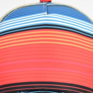Berretto da baseball arcobaleno con motivo serape e rete posteriore per coda di cavallo