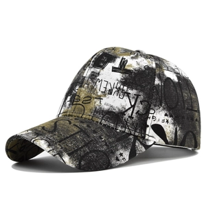 Casquette de baseball style graffiti avec imprimé noir et olive sur toile de coton
