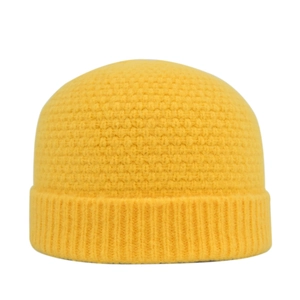 Bonnet en tricot jaune vif à motif gaufre avec bord côtelé pour chaleur hivernale douce