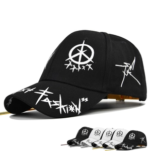 Graffiti baseball cap with star pattern and long strap in black and white colors
