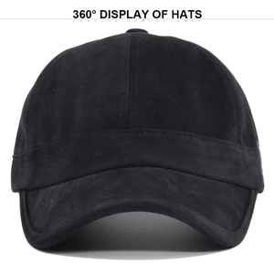 Vue détaillée de face d'une casquette de baseball noire montrant le tissu en coton