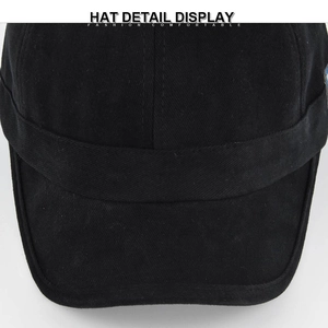 Gros plan d'une casquette en coton noir montrant des coutures soignées et une texture fine