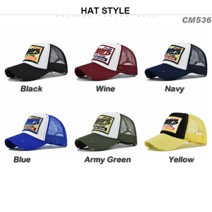 Detailansicht von Mesh-Trucker-Hüten in sechs Farben mit klassischer Western-Stickerei