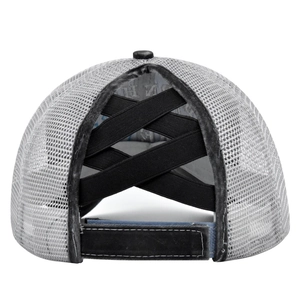 Casquette de baseball en maille grise avec élastique croisé pour queue de cheval