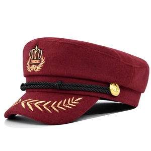 Casquette militaire bordeaux avec broderie couronne dorée et détails d'épis de blé