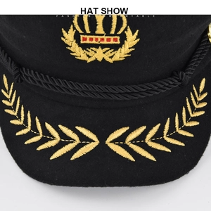 Chapeau de capitaine noir de style militaire avec broderie couronne dorée et épis de blé