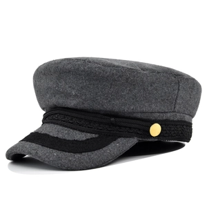 Casquette gavroche gris foncé classique pour femme avec boutons dorés et corde