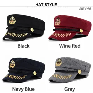 Casquettes plates nautiques en quatre couleurs avec broderie de blé dorée et badge couronne