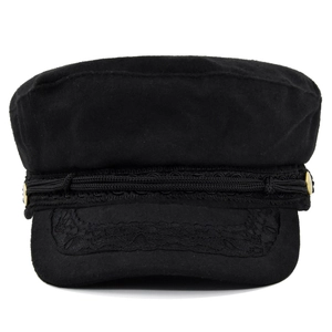 Casquette de marin noire en laine avec corde tressée, boutons dorés et bord en dentelle