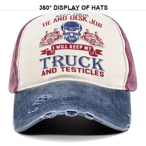 Detalle frontal de gorra de béisbol desgastada con gráfico de calavera y efecto vintage