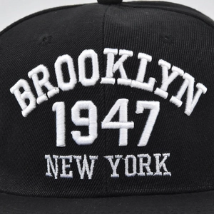 Casquette de baseball noire en coton avec broderie 3D blanche Brooklyn 1947