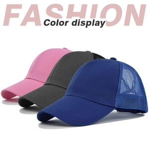 Trois casquettes de camionneur en mesh avec trou pour queue de cheval en rose, gris et bleu