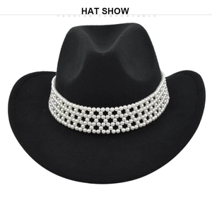 Détail d'un chapeau de cow-boy noir en feutre de laine avec bande décorative en perles