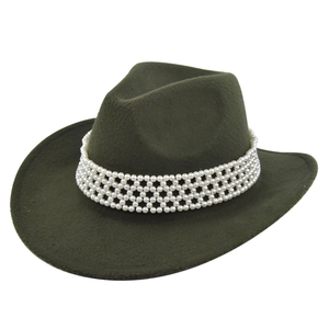 Vue détaillée chapeau en feutre olive foncé avec décoration de bande de perles blanches