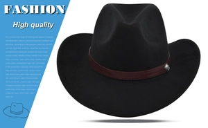 Dettaglio cappello in feltro nero con fascia in pelle bruna e fibbia in argento puro