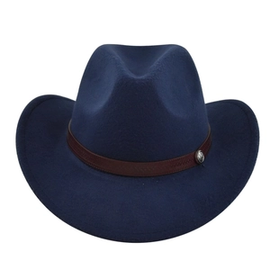 Dettaglio cappello cowboy blu scuro con cinturino in pelle goffrata e fibbia d'argento