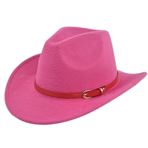 Detailansicht eines rosa Filz-Cowboyhuts mit rotem Lederband und goldener Schnalle