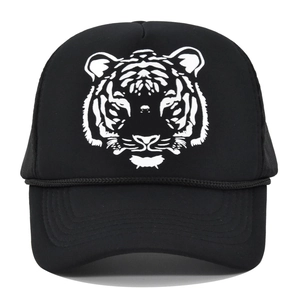 Schwarze Trucker-Cap mit Tigermotiv, atmungsaktivem Mesh-Netz und gebogenem Schirm
