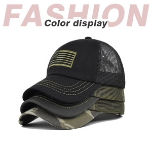 Meerdere tactische trucker hats in zwart en camo met geborduurde Amerikaanse vlag