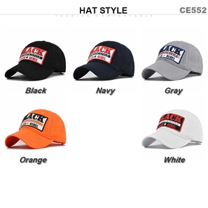 Detailliertes Gitter mit Baseballkappen in Schwarz, Navy, Grau, Orange und Weiß