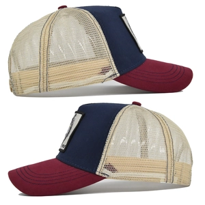 Detailansicht einer Navy Wolf Patch Mesh Trucker Cap mit burgunderrotem Schirm und Netz