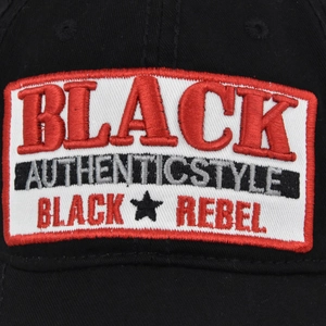 Vorderansicht schwarze Baseballkappe mit hochwertigem 3D BLACK REBEL Stickerei-Patch