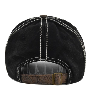 Détail de casquette de baseball noire délavée avec surpiqûres et sangle réglable