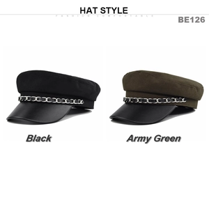 Dettaglio dei berretti newsboy in nero e verde militare con decorazione catena in metallo