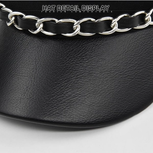 Berretto stile marinaio in pelle nera con elegante dettaglio catena in metallo argento