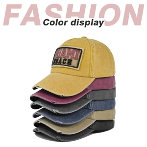 Verticale stapel vintage katoenen baseballpetten met Miami Beach borduursel in diverse kleuren