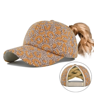 Casquette de baseball léopard pour femmes avec ouverture croisée pour queue de cheval