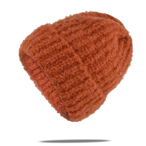 Detail van elastische oranje gebreide muts met fleece-textuur en brede omgeslagen rand