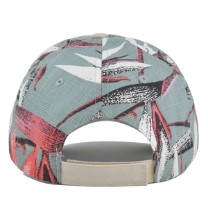 Detail van klittenbandsluiting en tropische bladprint op de achterkant van de honkbalpet