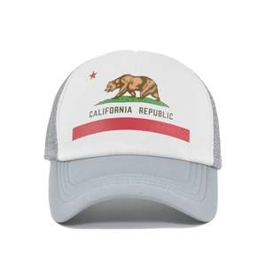 Détail du filet respirant et du graphique California Republic sur la casquette trucker