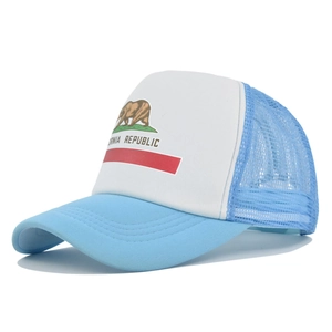 Détail de l'imprimé California Republic et du filet bleu clair sur la casquette