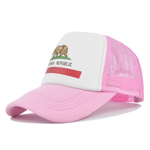 Détail de la casquette trucker California Republic rose et blanc avec filet et avant mousse