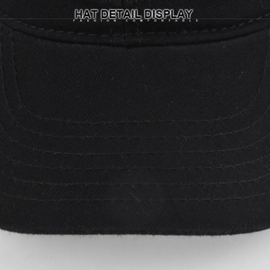 Nahaufnahme der schwarzen Baseballkappe mit verstärkten Nähten und Stofftextur